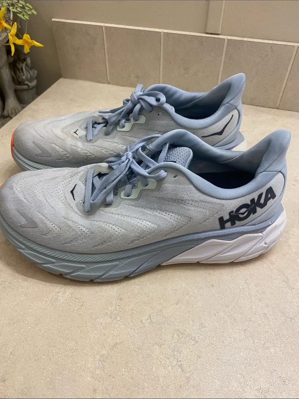 Hoka One Arahi 6 Womens 9 EUC - Picture 3 of 9